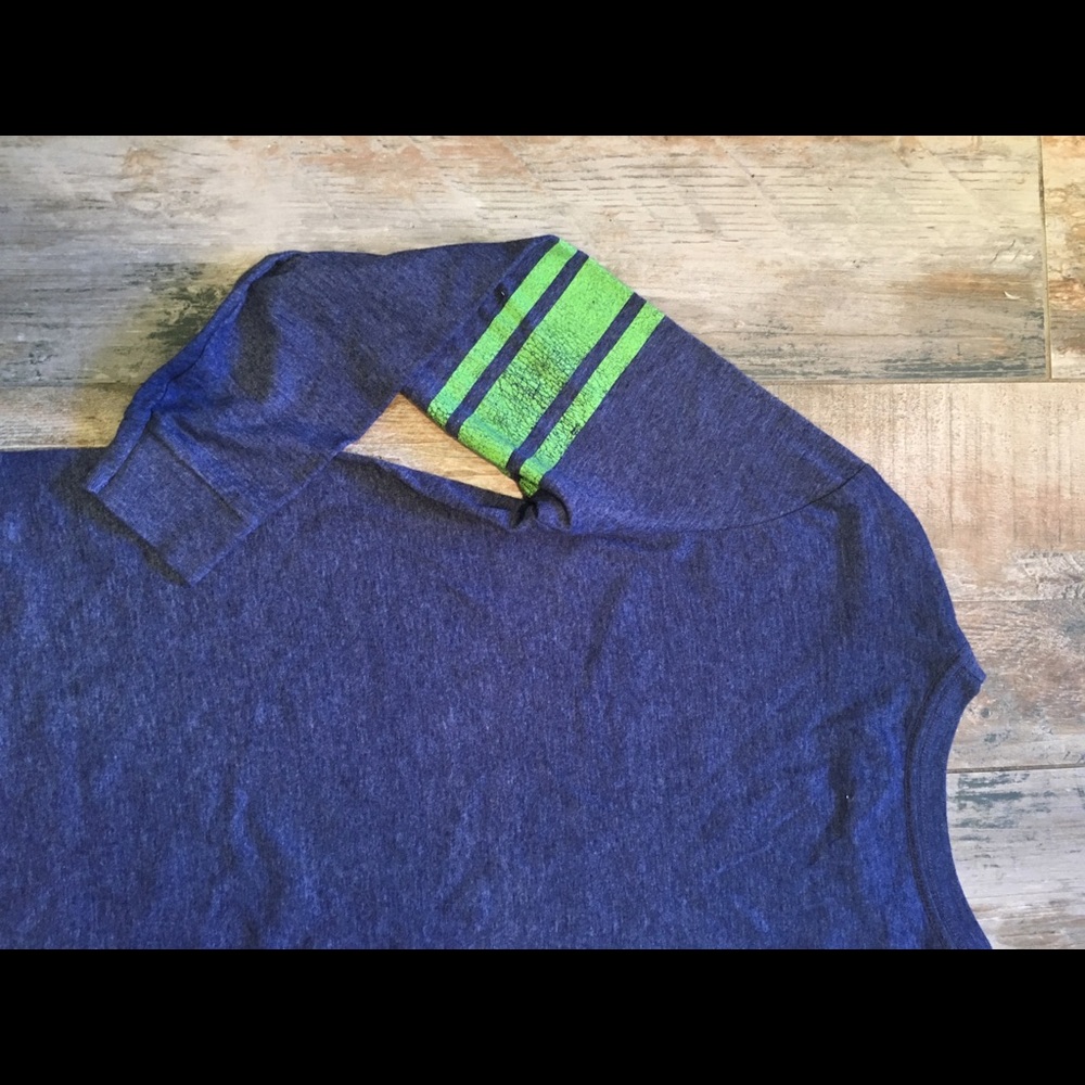 Seahawks top - Picture 4 of 7